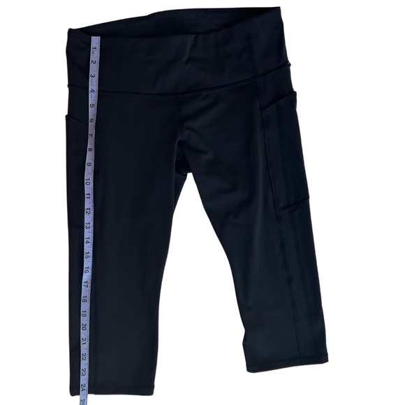 NWT Athleta Ultimate Stash Pocket Capri in Black - Picture 8 of 9